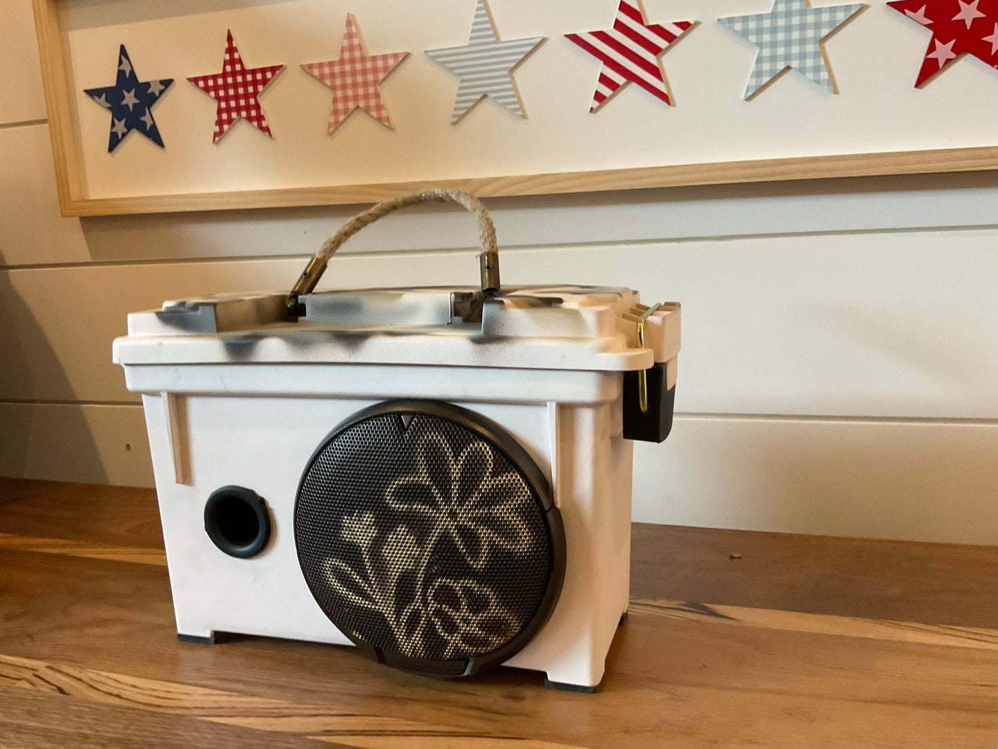 "Whiteout" Field-box bluetooth speaker
