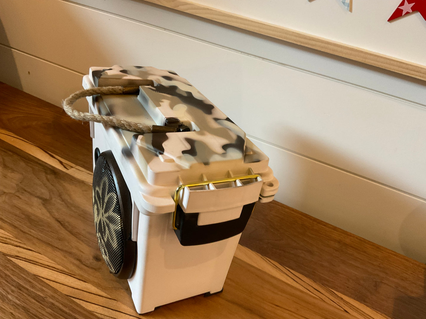 "Whiteout" Field-box bluetooth speaker